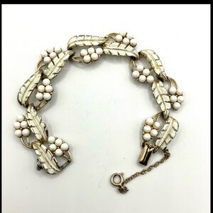 Vintage Coro Leaf & Berry Bracelet
Goldtone metal